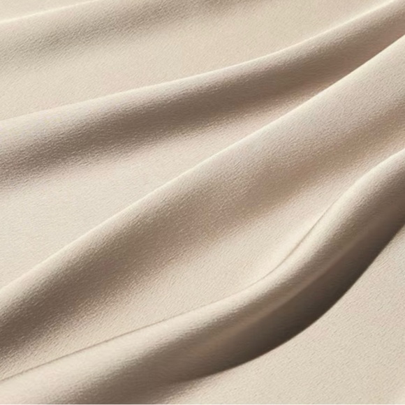 Uniqlo Satin Skirt MIDI Champagne Sz O - Picture 3 of 8